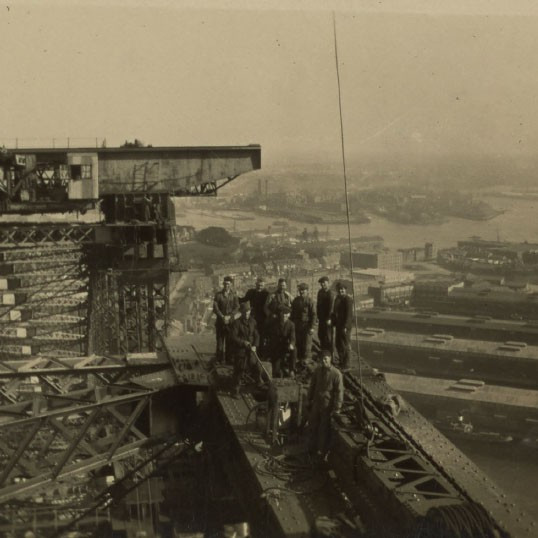 Album of photos of the Sydney Harbour Bridge Construction 1927-1931. 