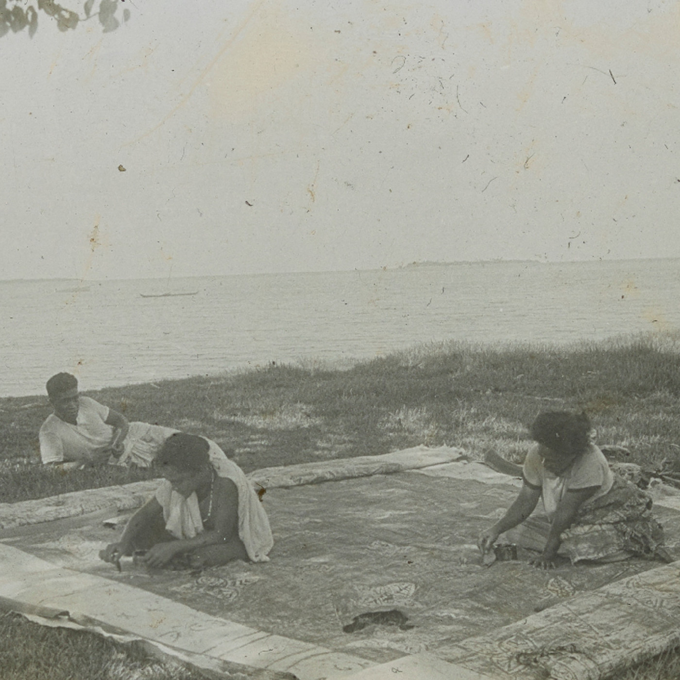 Making traditional cloth, Ha'ake, Tonga