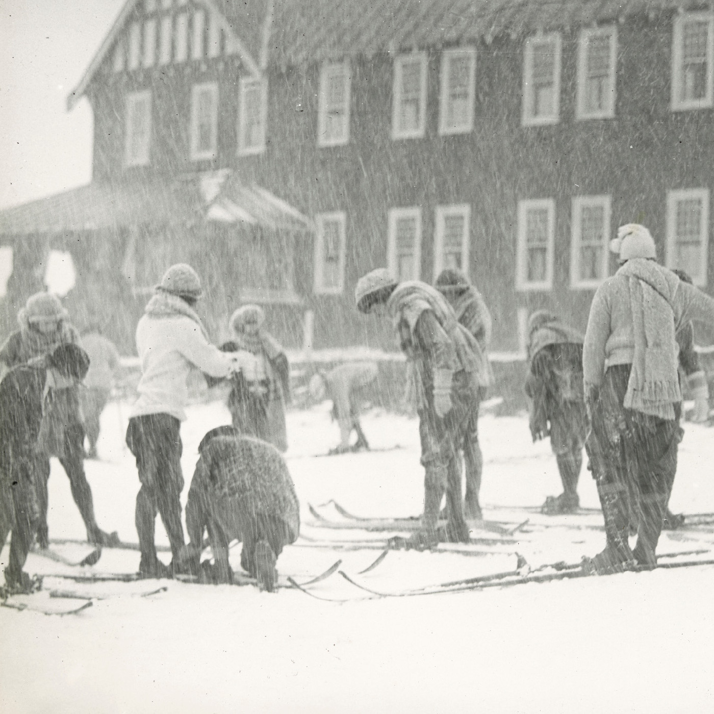 Snow falling at Hotel Kosciuszko, NSW