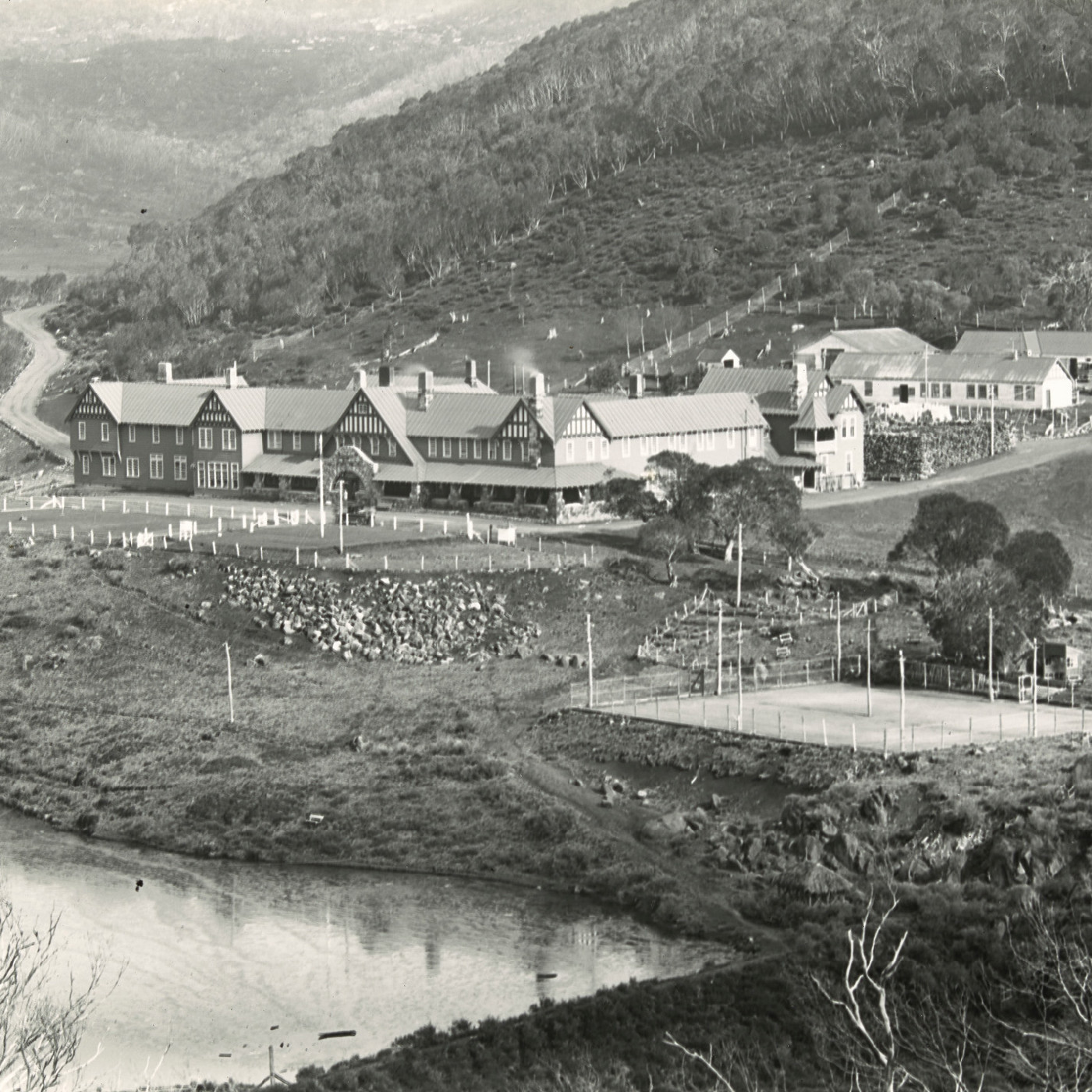 Hotel Kosciuszko in Summer, NSW