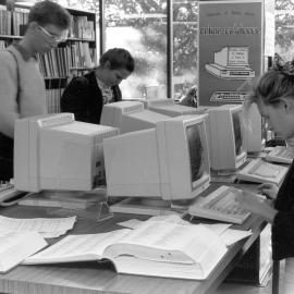 Fisher Library Reference Area: New Online Catalogue in use