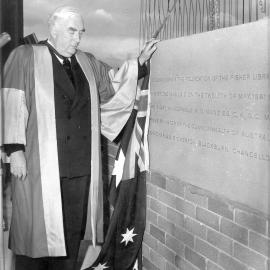 Rt Hon R. G. Menzies unveiling the Foundation Stone for new Fisher Library