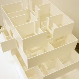 3 (three) generations, twenty 3 (three) homes