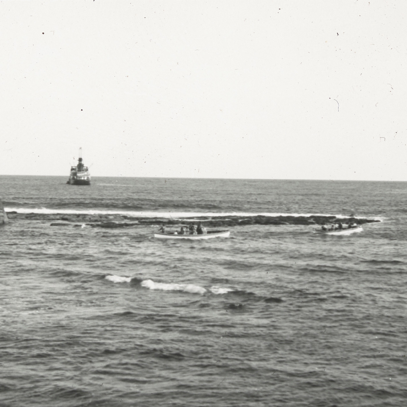 The "Makembo" approaching, Kingston, Norfolk Island