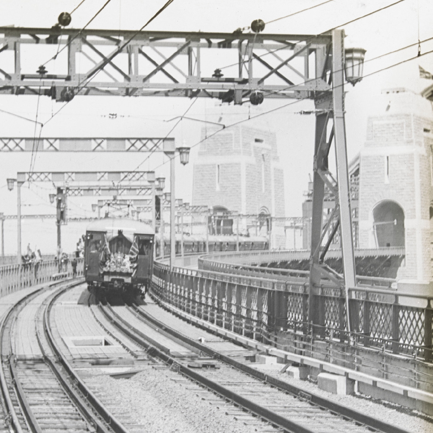First train over Sydney Harbour Bridge (1932)