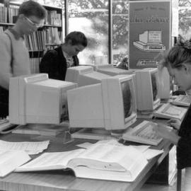 Fisher Library Reference Area: New Online Catalogue in use