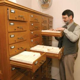 Neil Boness using library card catalogue, Fisher Library, 2002