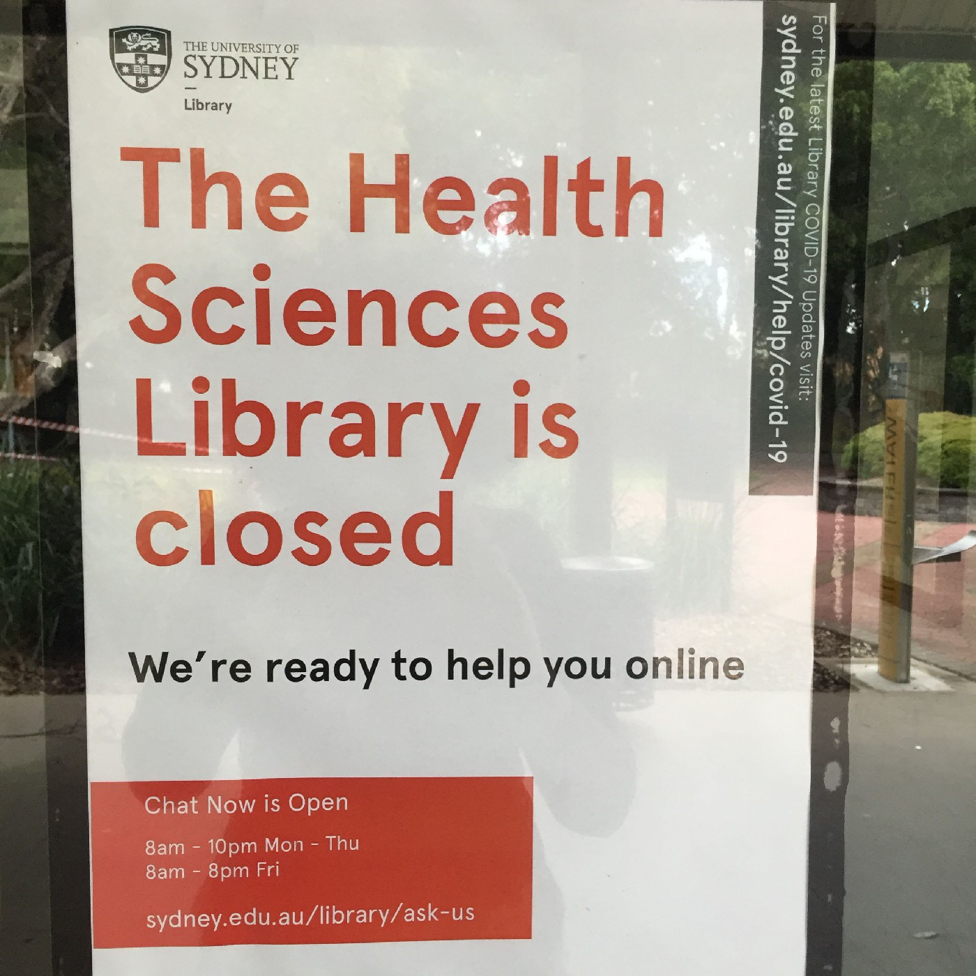 Health Sciences Library closed sign at Cumberland campus